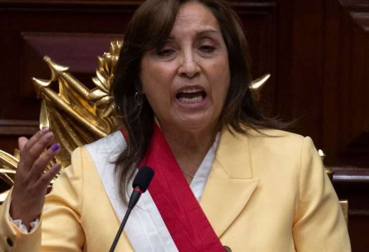 Boluarte presenta proyecto de ley para adelantar las elecciones y conjurar la crisis que vive Perú desde la salida de Castillo