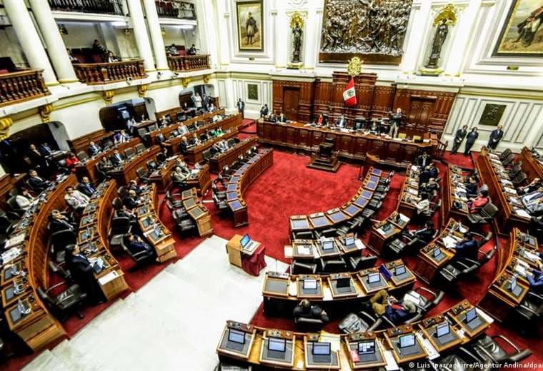 Perú: Boluarte envía proyecto de ley para adelantar elecciones a octubre