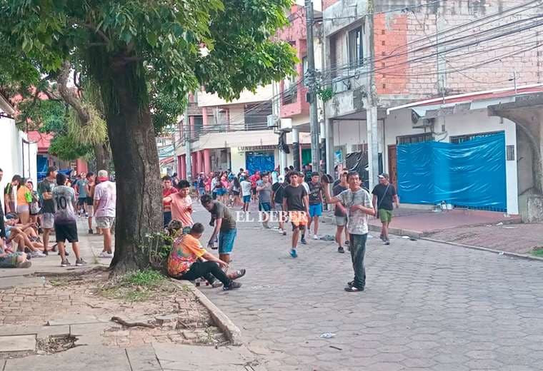 Martes de Carnaval: policía usa gases para dispersar a jóvenes que causaban zozobra en el centro de la ciudad