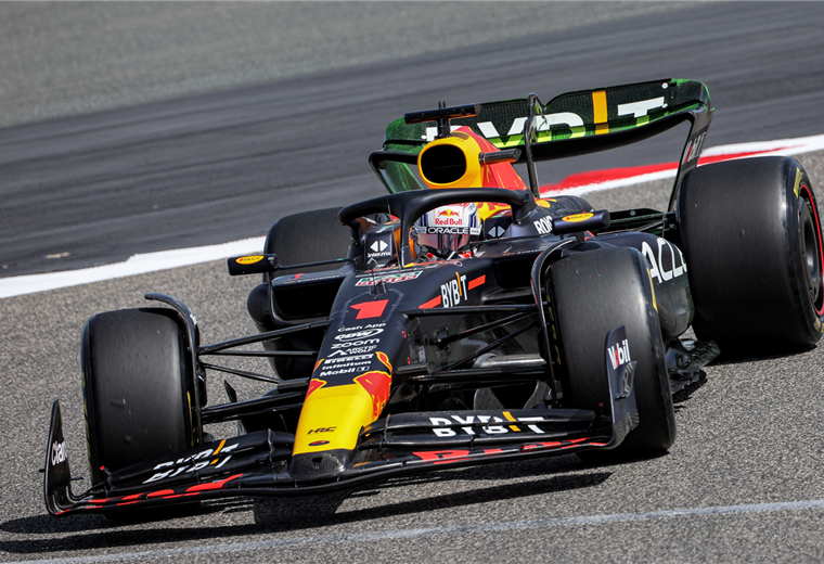 Verstappen lidera primer día de pretemporada por delante de Alonso y Sainz Jr.