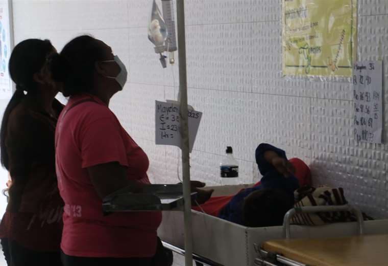Dengue: Salud entrega a Santa Cruz 151 ítems para médicos y los galenos hacen recuerdo que al departamento se le deben 14.000 ítems
