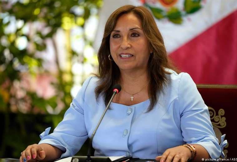 Perú retira a su embajador en México tras críticas de AMLO