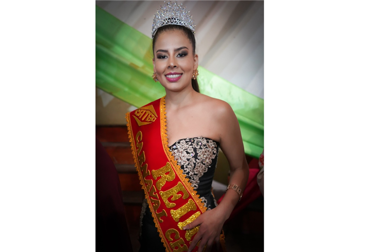 Carla Alejandra Galean es la reina del Carnaval Chapaco 2023