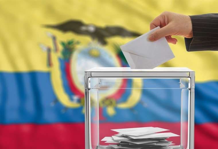Qué cambios votan los ecuatorianos en el inusual referendo para enmendar la Constitución