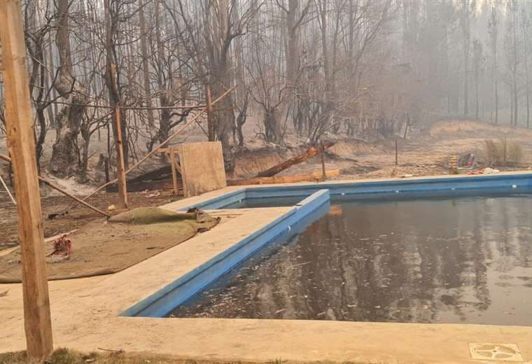 En esta piscina se refugiaron siete personas durante el incendio en Chile/Foto: DW