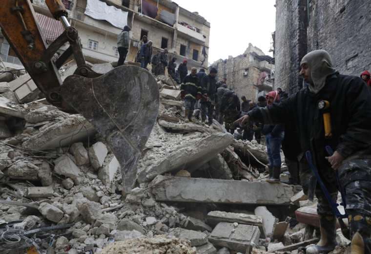El terremoto en Turquía y Siria mata a más de 5 mil personas