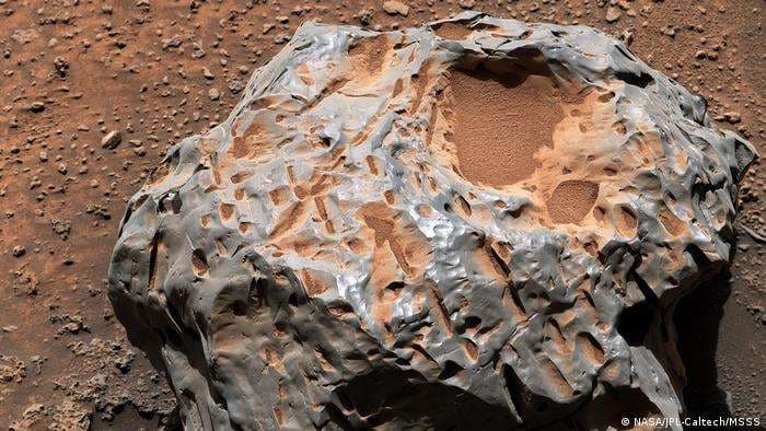  La imagen fue obtenida a partir de 19 fotos individuales tomadas en Marte.