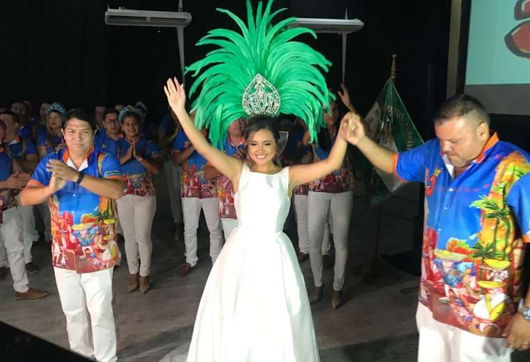María Laura I es la soberana del Carnaval en Santa Cruz.