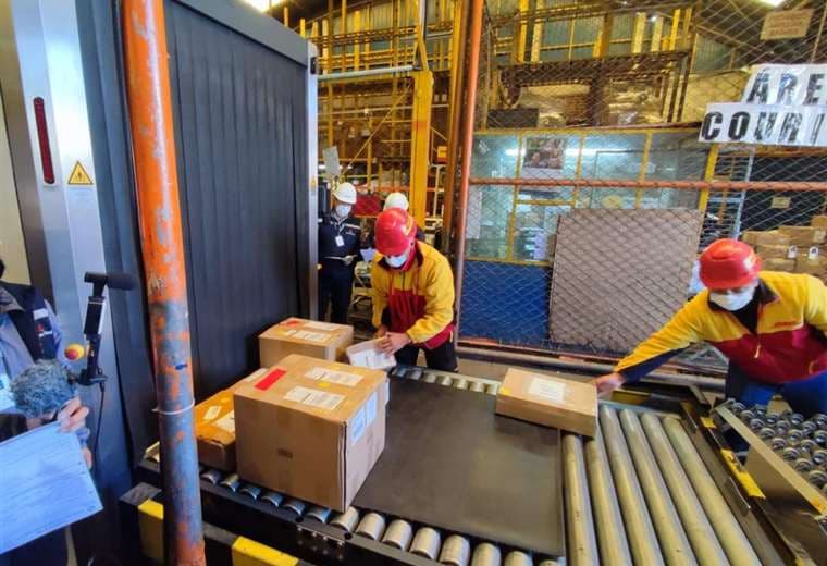 Escáner aduanero detectó cuatro toneladas en artículos no declarados en el aeropuerto de El Alto