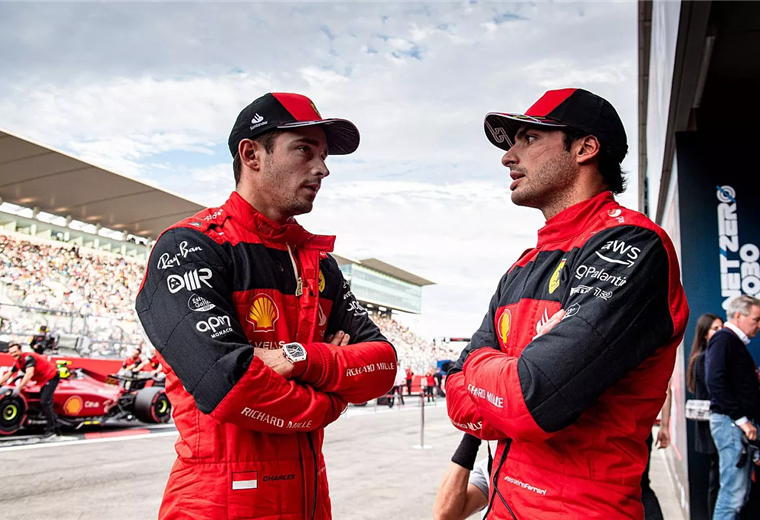 Charles Leclerc y Carlos Sainz, pilotos de Ferrari para el 2023.