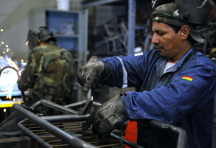 Para las industrias la demanda salarial de la COB “es prematura” y revelan que comercio con Perú está detenido
