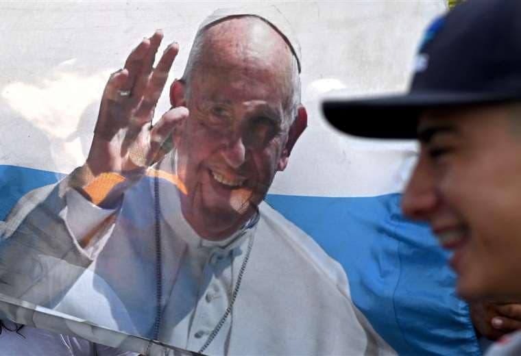 El Papa intensificó la fe y convocó a los jóvenes a que participen. Foto: AFP.