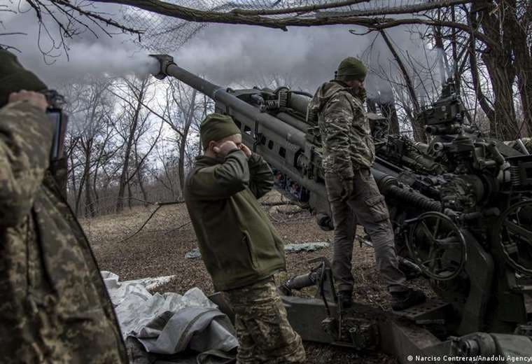 Ucrania y Wagner reconocen “encarnizados combates” en Bajmut