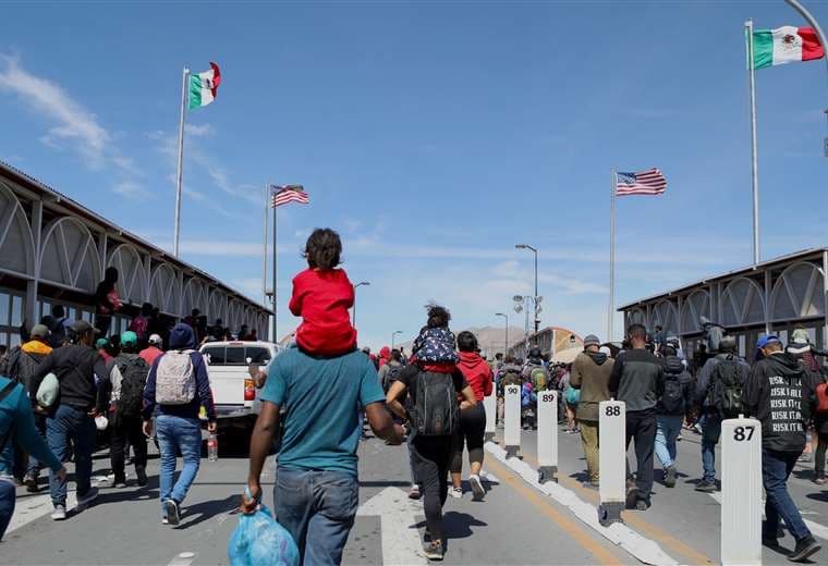 Migrantes intentan llegar a EE.UU. desde México/Foto: AFP