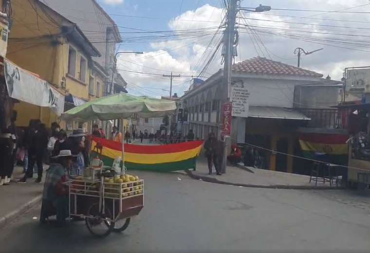 Un punto de bloqueo en la ciudad de Potosí. Foto: Radio Kollasuyo.