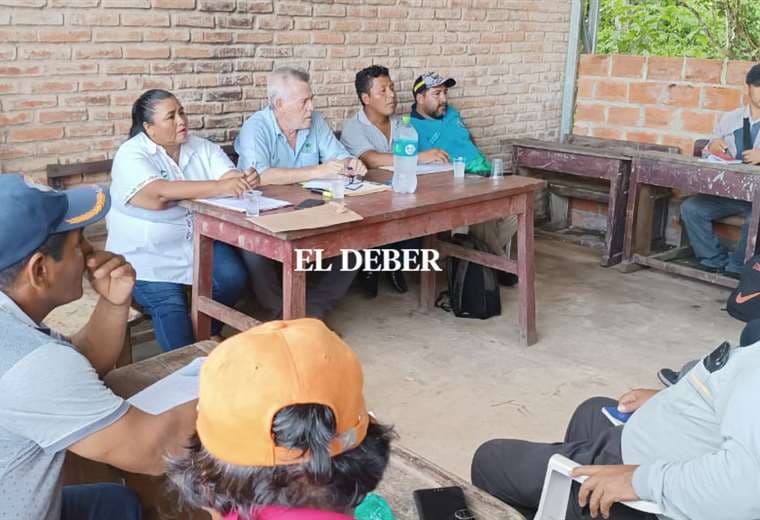 Bloqueo en Yapacaní: instalan reunión entre la Gobernación y dirigentes que piden carretera