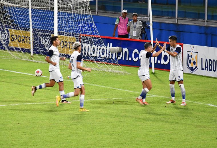 Jugadores de Palmaflor celebran el gol ante Blooming. Foto. @ palmaflortropico