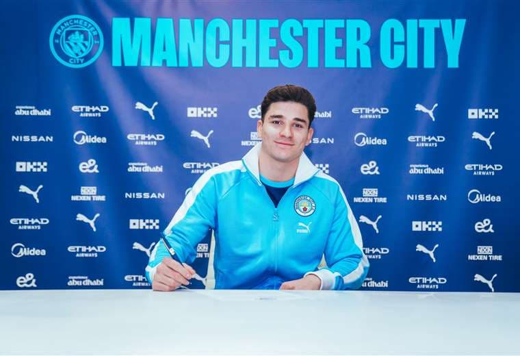 Manchester City amplía el contrato de Julián Álvarez hasta 2028