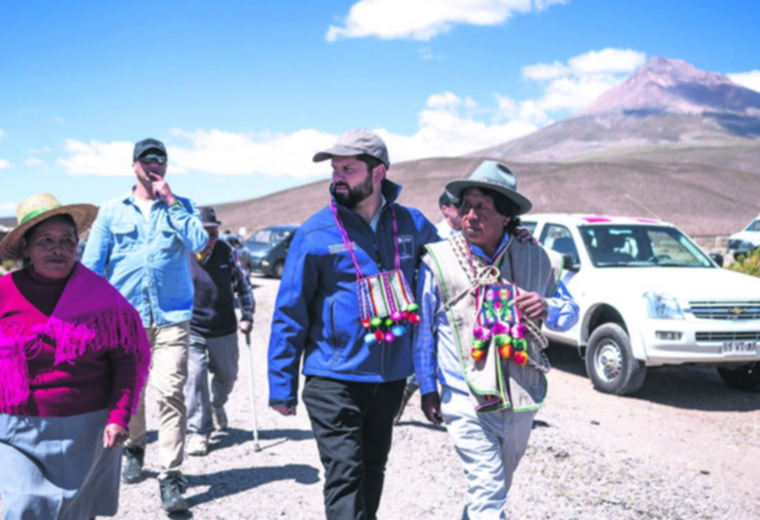 Presidente de Chile conmina a Bolivia a que colabore en expulsar migrantes