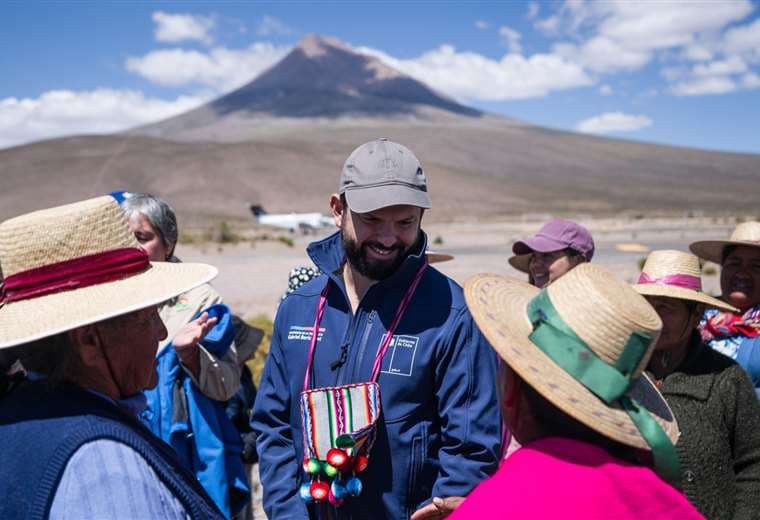 En su visita a Colchane Boric anuncia diálogo con Bolivia y una nueva política migratoria