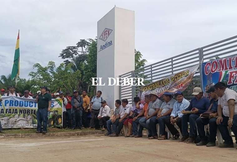 Comunarios de Faja Norte toman plantas petroleras en Yapacaní, en demanda de construcción de 61 km y advierten con cerrar válvulas