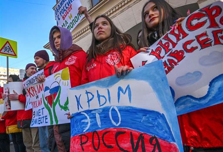 Activistas prorrusos protestas frente a la embajada británica en Moscú/Foto: AFP