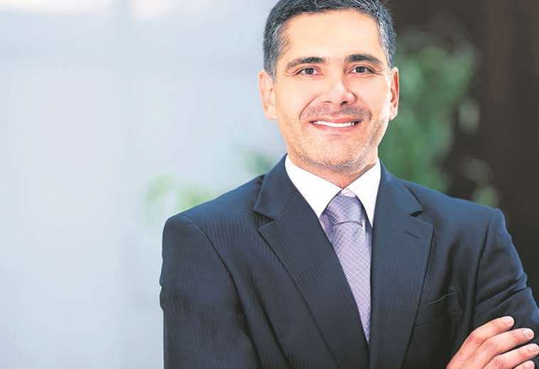 Oscar Mario justiniano es elegido como presidente de la Federación de Empresarios Privados de Santa Cruz