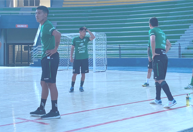 La selección boliviana de futsal trabajó en Quillacollo. Foto. CNF