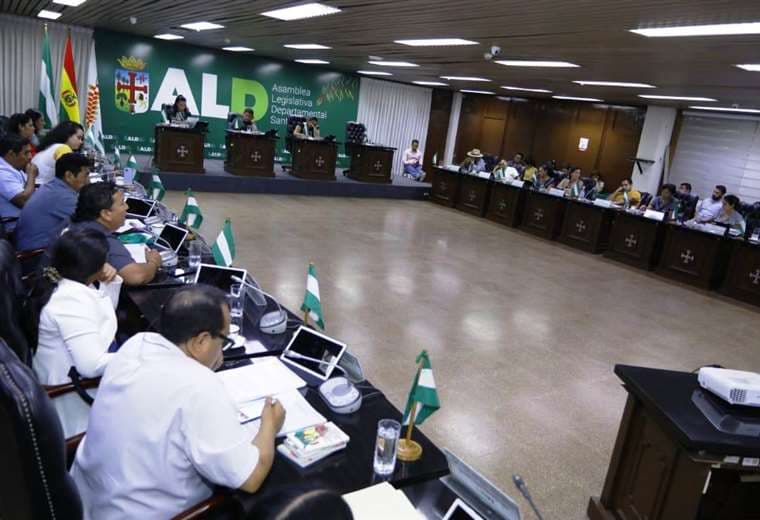 La reunión de comisión se realizó en la Asamblea Legislativa Departamental