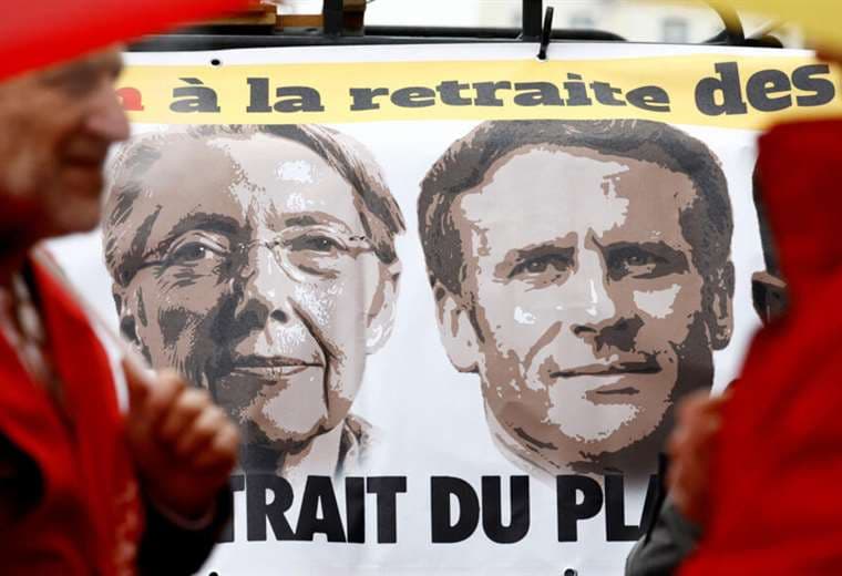 El gobierno francés se somete este lunes a dos mociones de censura