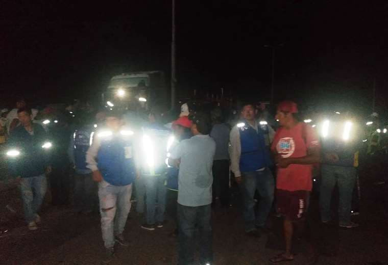 Mototaxistas levantan el bloqueo en Satélite Norte; en Warnes otorgan cuarto intermedio de dos horas