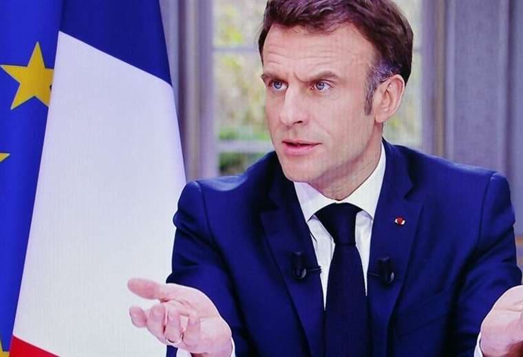 Emmanuel Macron defiende su impopular reforma de pensiones en cadena nacional