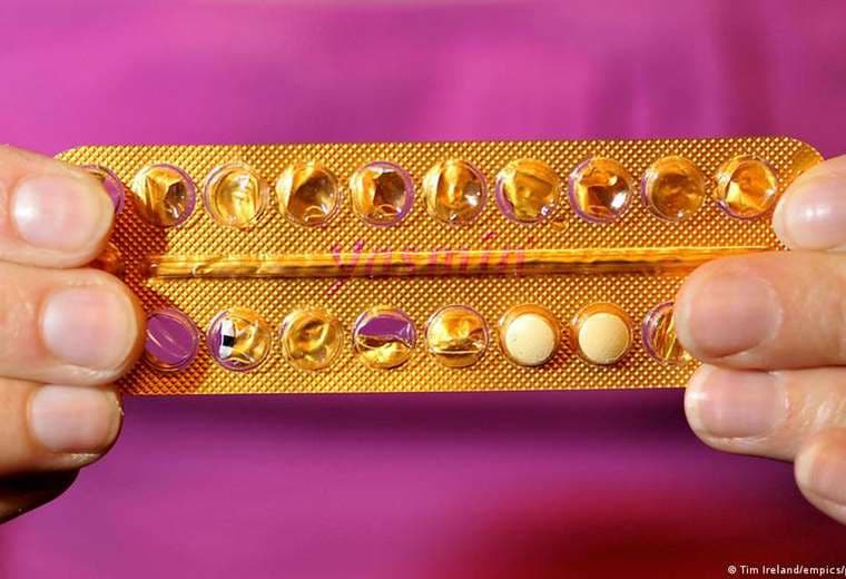 Todos los anticonceptivos hormonales aumentan ligeramente el riesgo de cáncer de mama, según estudio
