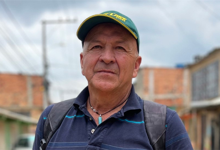 El fontanero que de "robar" agua a Bogotá pasó a distribuirla en Soacha, el barrio de invasión más grande de Colombia