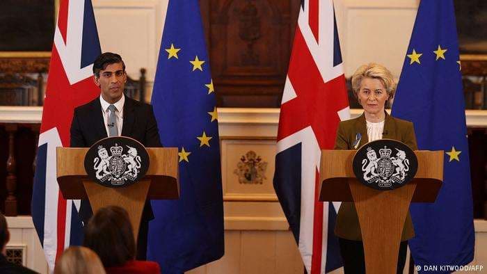 El Reino Unido y la UE firman el nuevo acuerdo sobre Irlanda del Norte