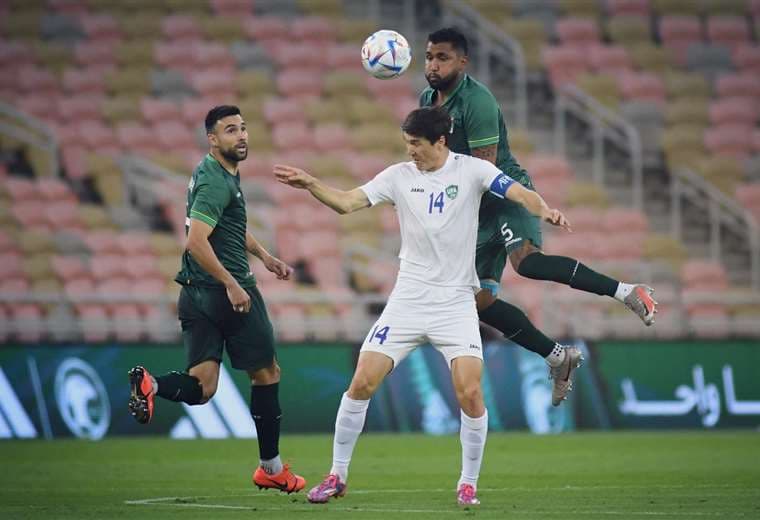Uzbekistán aprovechó un error individual y derrotó a Bolivia por 1-0