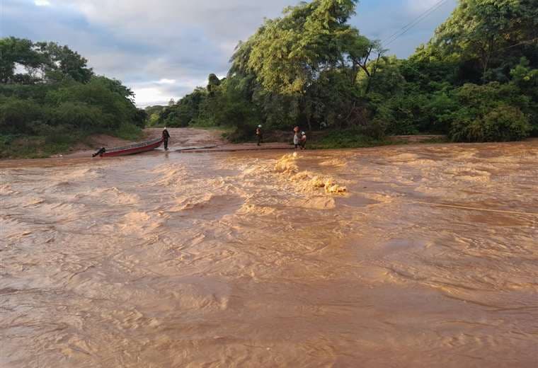 Tras crecidas de los ríos, más de 15 personas fueron rescatadas y dos perdieron la vida