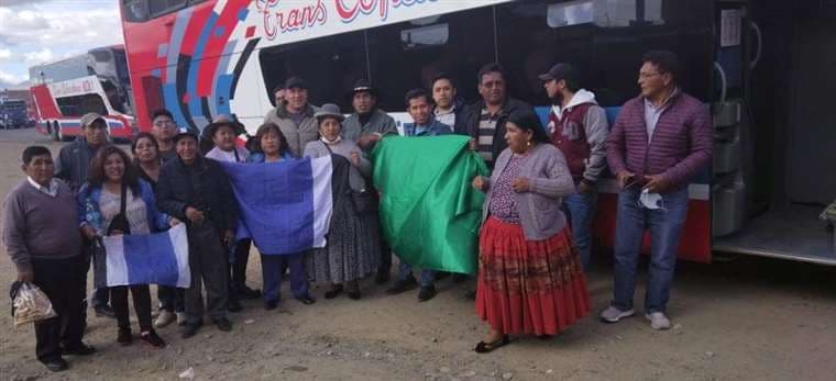 Un grupo de funcionarios parte de la ciudad de El Alto