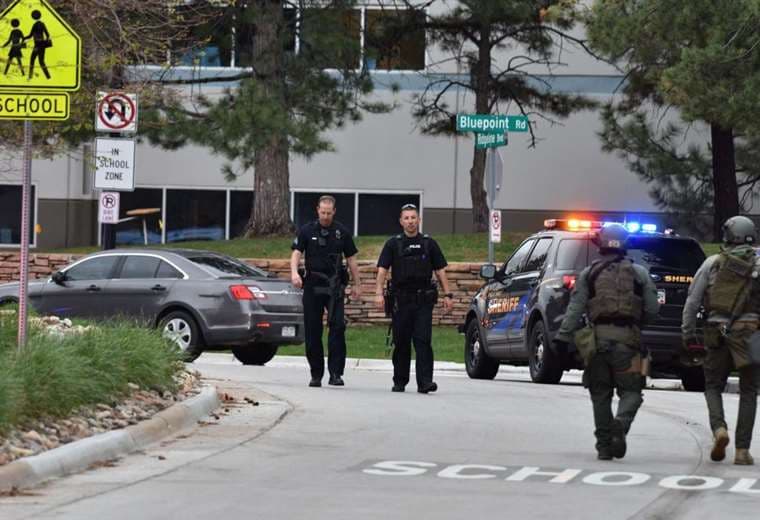 Efectivos policiales en los alrededores de la escuela de Nashville / Foto: AFP