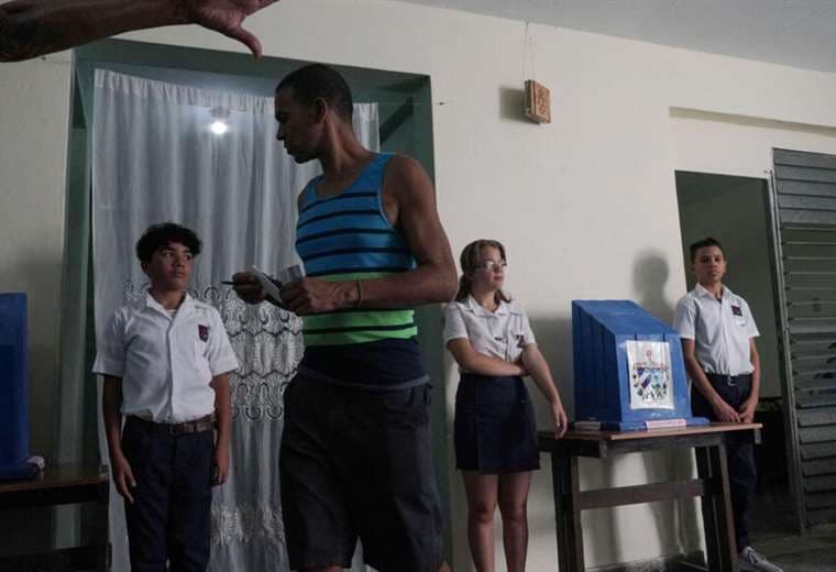 Legislativas en Cuba: el 70% de los electores acudió a votar