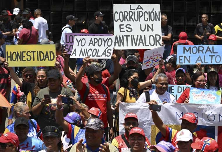 Trabajadores públicos y jubilados piden recuperar dinero "robado" para mejorar sueldos en Venezuela