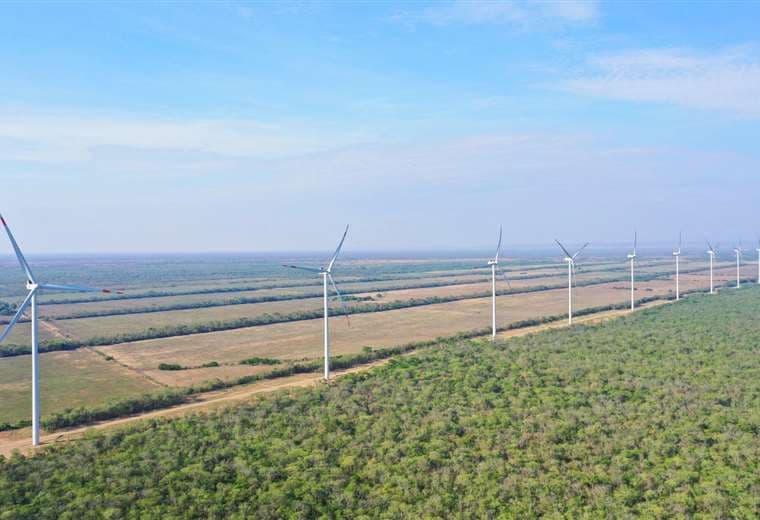 ENDE mide la fuerza del viento en Warnes, Montero y Cabezas para la instalación de parques eólicos
