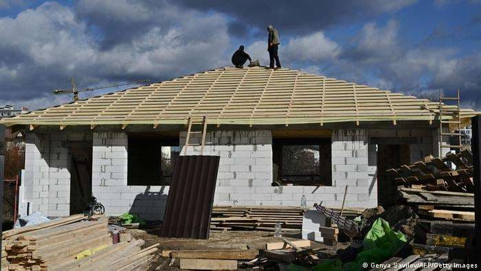 En Ucrania se vuelven a construir casas.