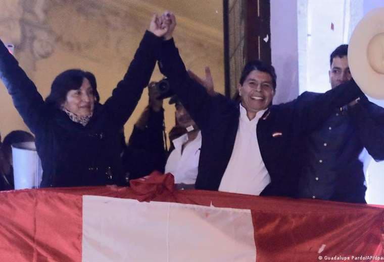 Perú investiga a la presidenta Boluarte y a Castillo por lavado de activos