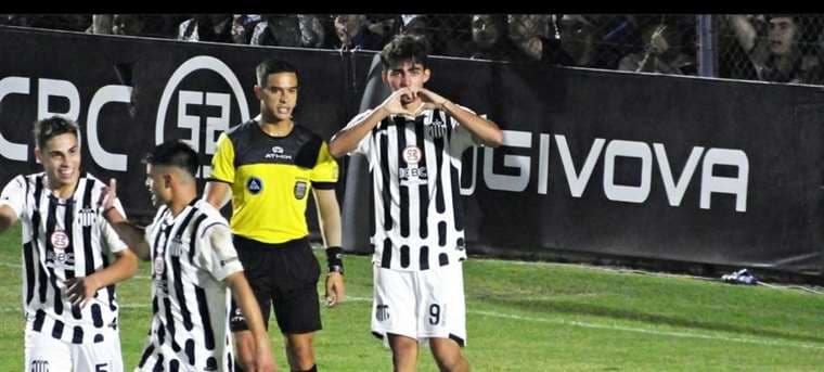 Ribera festeja su gol ante Instituto - Foto: Fefo Sánchez 