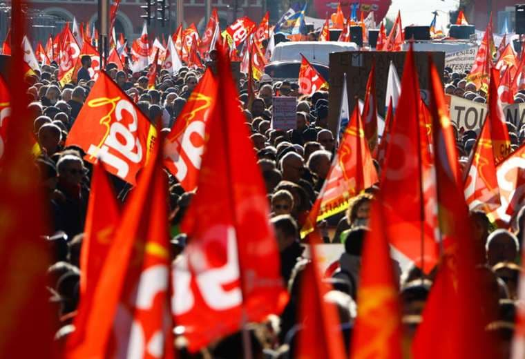 Los sindicatos buscan paralizar Francia con un "martes negro" masivo