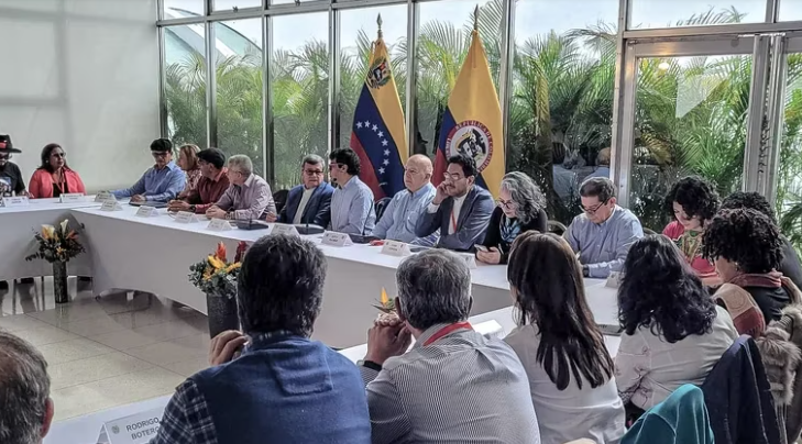 Negociación entre gobierno colombiano y ELN se traslada a Cuba