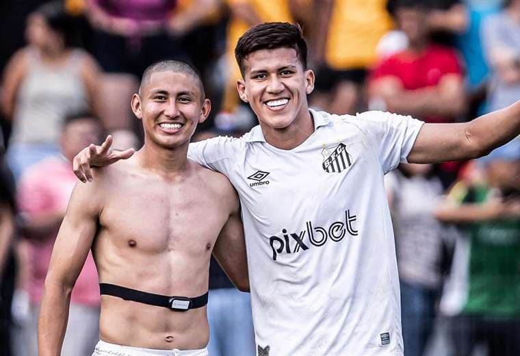 El atacante y defensor juntos en un partido con la Sub 20 del Santos