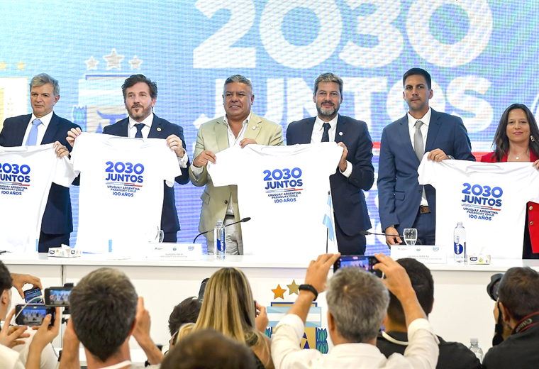 Frente a Infantino, Conmebol pide apoyo unánime para organizar el Mundial 2030