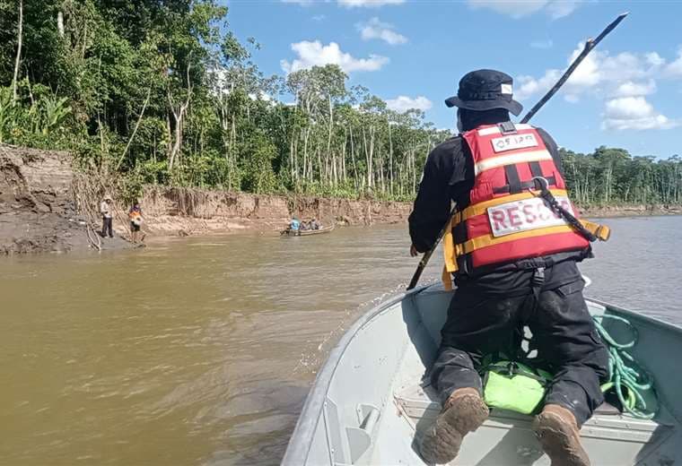 Rescatistas en río Ichilo